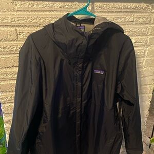 Patagonia windbreaker size L